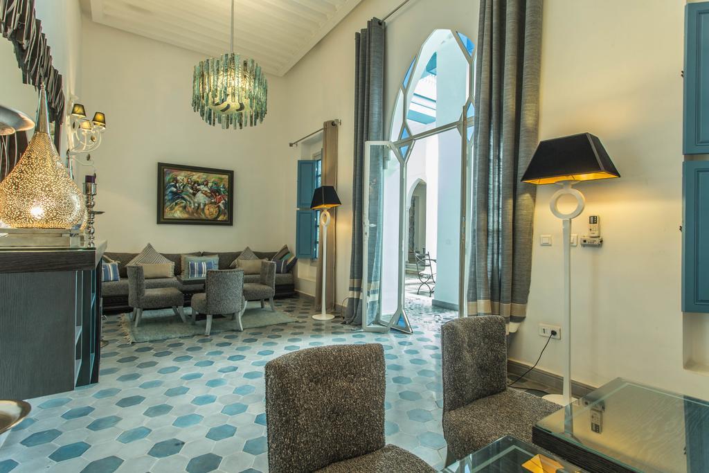 Le Perroquet Bleu & Riad 3*